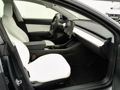 Vendo Tesla Model 3 2020 - 30400 EUR, 105371 km - AUTO.MOTO.pt