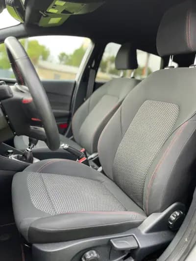 Vendo Ford Fiesta 2018 - 15800 EUR, 33218 km - AUTO.MOTO.pt