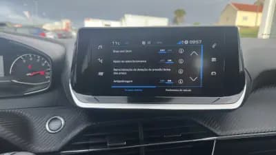 Vendo Peugeot 2008 2022 - 20900 EUR, 68000 km - AUTO.MOTO.pt