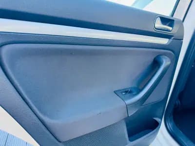 Vendo Volkswagen Jetta 2010 - 8000 EUR, 170000 km - AUTO.MOTO.pt