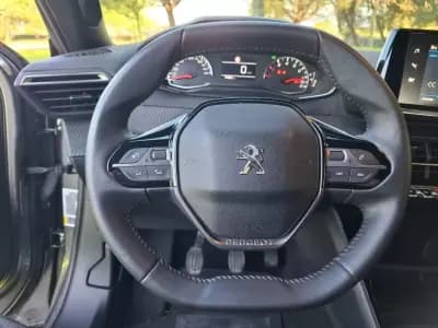 Sell Peugeot 2008 2023 - 19500 EUR, 16000 km - AUTO.MOTO.pt