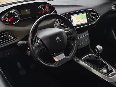 Vendo Peugeot 308 2018 - 12950 EUR, 134000 km - AUTO.MOTO.pt