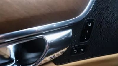 Sell Volvo S90 2016 - 24750 EUR, 266000 km - AUTO.MOTO.pt