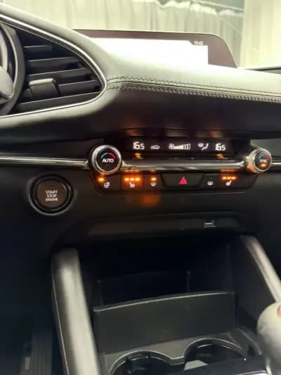 Vendo Mazda 3 2021 - 18999 EUR, 84000 km - AUTO.MOTO.pt