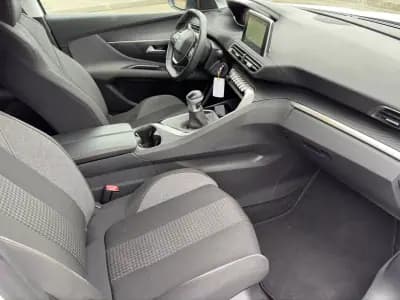 Vendo Peugeot 3008 2019 - 17900 EUR, 66750 km - AUTO.MOTO.pt