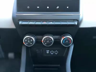 Vendo Renault Clio 2023 - 14750 EUR, 24600 km - AUTO.MOTO.pt