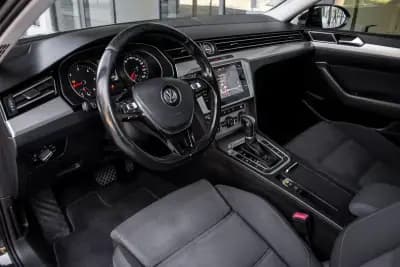 Sell Volkswagen Passat Variant 2017 - 10900 EUR, 290131 km - AUTO.MOTO.pt