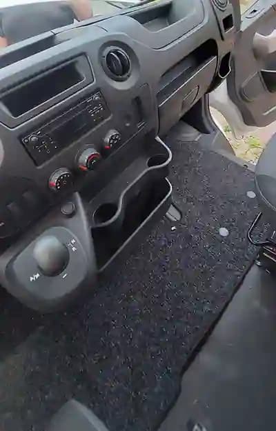 Vendo Renault Master 2018 - 13700 EUR, 240000 km - AUTO.MOTO.pt