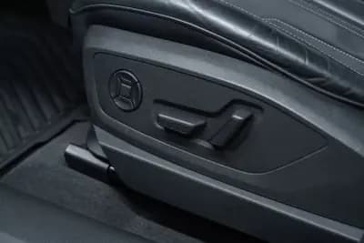 Vendo Audi Q8 e-Tron Sportback 2023 - 49950 EUR, 55000 km - AUTO.MOTO.pt