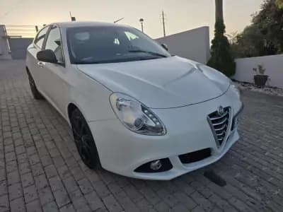 Sell Alfa Romeo Giulietta 2015 - 13500 EUR, 148000 km - AUTO.MOTO.pt