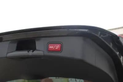 Vendo Mercedes-Benz C 200 2020 - 22990 EUR, 173000 km - AUTO.MOTO.pt