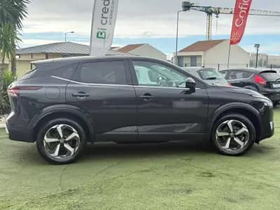Vendo Nissan Qashqai 2022 - 25490 EUR, 65404 km - AUTO.MOTO.pt