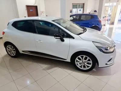 Vendo Renault Clio 2019 - 10990 EUR, 99000 km - AUTO.MOTO.pt