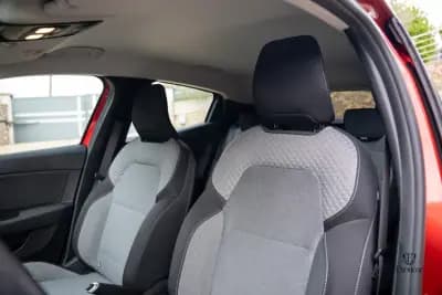 Vendo Renault Clio 2025 - 17900 EUR, 6300 km - AUTO.MOTO.pt