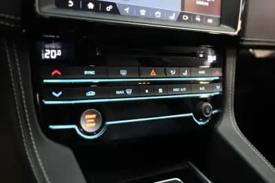 Sell Jaguar F-Pace 2018 - 33900 EUR, 70000 km - AUTO.MOTO.pt