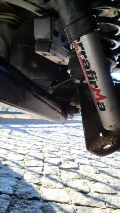 Vendo Land Rover Defender 2001 - 35000 EUR, 81787 km - AUTO.MOTO.pt