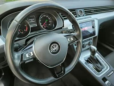 Vendo Volkswagen Passat 2019 - 18950 EUR, 155079 km - AUTO.MOTO.pt