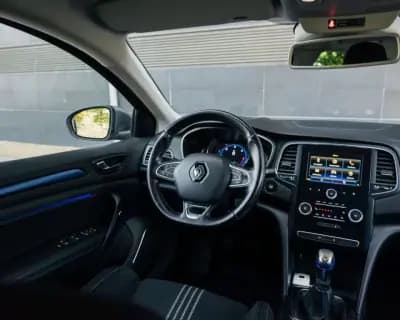 Sell Renault Mégane Sport Tourer 2018 - 15990 EUR, 126740 km - AUTO.MOTO.pt