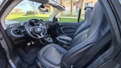 Vendo Smart Fortwo Cabrio 2018 - 15480 EUR, 38000 km - AUTO.MOTO.pt