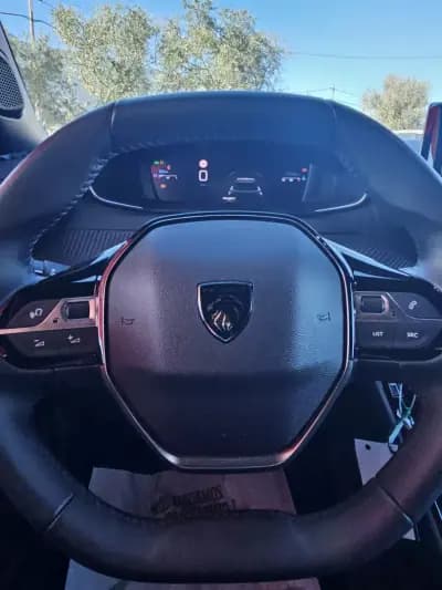 Vendo Peugeot 2008 2024 - 22900 EUR, 27230 km - AUTO.MOTO.pt