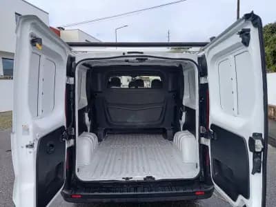 Vendo Renault Trafic 2018 - 16490 EUR, 152226 km - AUTO.MOTO.pt