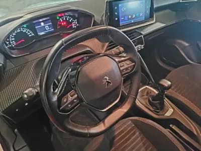 Vendo Peugeot 208 2020 - 21990 EUR, 16868 km - AUTO.MOTO.pt