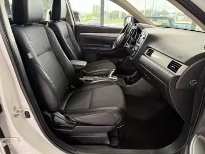 Vendo Mitsubishi Outlander 2015 - 15990 EUR, 157367 km - AUTO.MOTO.pt