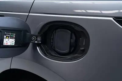 Vendo Land Rover Range Rover Velar 2025 - 55950 EUR, 51000 km - AUTO.MOTO.pt