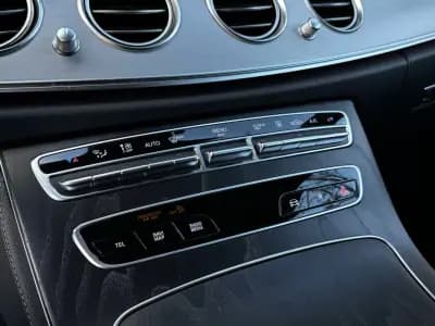 Vendo Mercedes-Benz E 300 2023 - 44990 EUR, 56100 km - AUTO.MOTO.pt