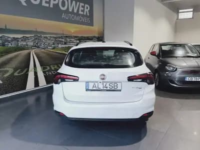 Vendo Fiat Tipo Station Wagon 2021 - 11490 EUR, 139989 km - AUTO.MOTO.pt