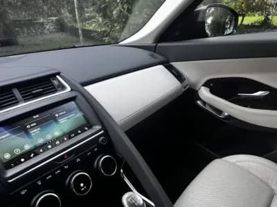 Sell Jaguar E-Pace 2018 - 29750 EUR, 77000 km - AUTO.MOTO.pt