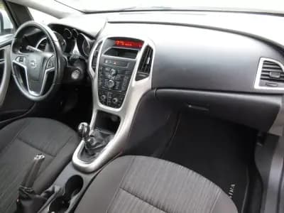 Sell Opel Astra Sports Tourer 2011 - 5990 EUR, 258000 km - AUTO.MOTO.pt