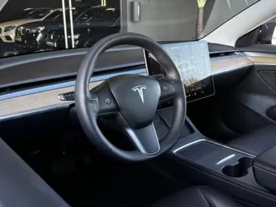 Vendo Tesla Model 3 2022 - 29990 EUR, 125900 km - AUTO.MOTO.pt