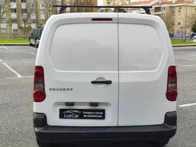 Vendo Peugeot Partner 2010 - 5480 EUR, 286000 km - AUTO.MOTO.pt
