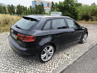 Vendo Audi A3 Sportback 2013 - 14950 EUR, 255105 km - AUTO.MOTO.pt