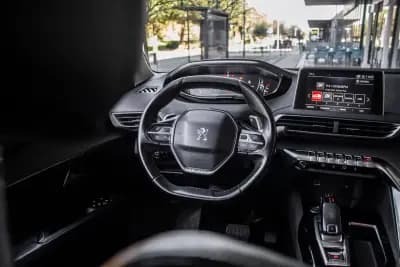 Vendo Peugeot 3008 2018 - 18490 EUR, 127901 km - AUTO.MOTO.pt