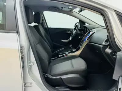 Vendo Opel Astra Sports Tourer 2011 - 6250 EUR, 235000 km - AUTO.MOTO.pt