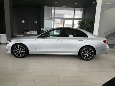 Vendo Mercedes-Benz E 220 2020 - 37900 EUR, 84701 km - AUTO.MOTO.pt