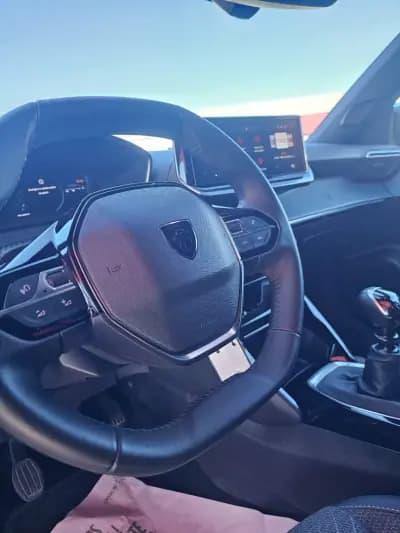 Vendo Peugeot 2008 2024 - 22900 EUR, 27230 km - AUTO.MOTO.pt