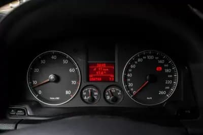 Vendo Volkswagen Golf 2003 - 4900 EUR, 208740 km - AUTO.MOTO.pt