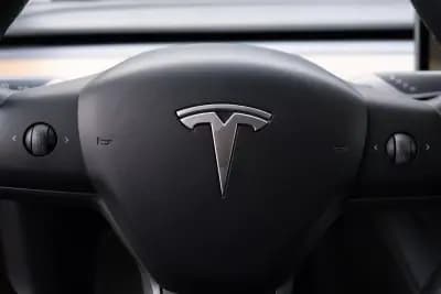 Vendo Tesla Model 3 2023 - 31999 EUR, 67000 km - AUTO.MOTO.pt