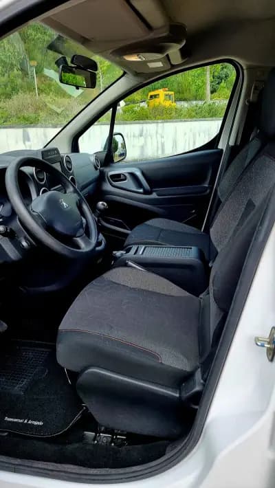 Vendo Peugeot Partner 2018 - 15900 EUR, 160000 km - AUTO.MOTO.pt
