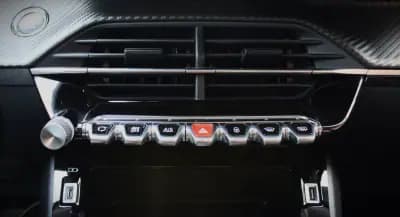 Vendo Peugeot e-2008 2020 - 19450 EUR, 41900 km - AUTO.MOTO.pt