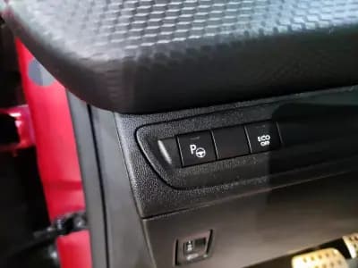 Sell Peugeot 208 2018 - 12490 EUR, 61000 km - AUTO.MOTO.pt