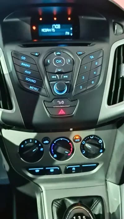 Vendo Ford Focus 2014 - 8900 EUR, 124734 km - AUTO.MOTO.pt