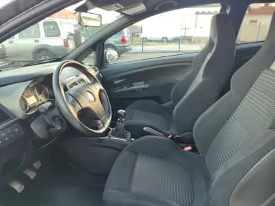 Vendo Fiat Grande Punto 2010 - 13900 EUR, 32000 km - AUTO.MOTO.pt