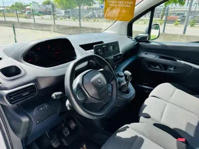 Sell Peugeot 2019 - 15000 EUR, 149000 km - AUTO.MOTO.pt