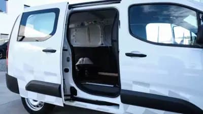 Vendo Peugeot Partner L2 caixa automática 130cv 2019 - 17900 EUR, 163000 km - AUTO.MOTO.pt