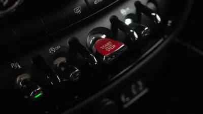 Vendo MINI Clubman 2018 - 24999 EUR, 131000 km - AUTO.MOTO.pt