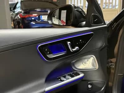 Vendo Mercedes-Benz C 300e 2024 - 55990 EUR, 27748 km - AUTO.MOTO.pt